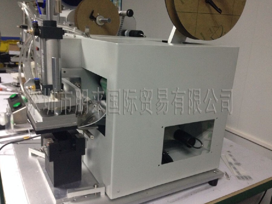 flat surface bottles labeler equipment (1).jpg
