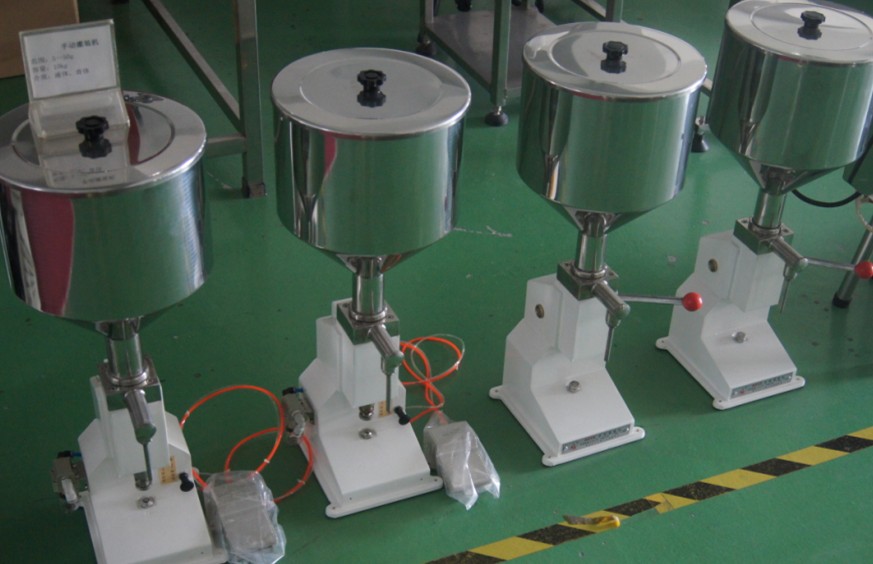 manual filling machine for liquid lotion (4).jpg