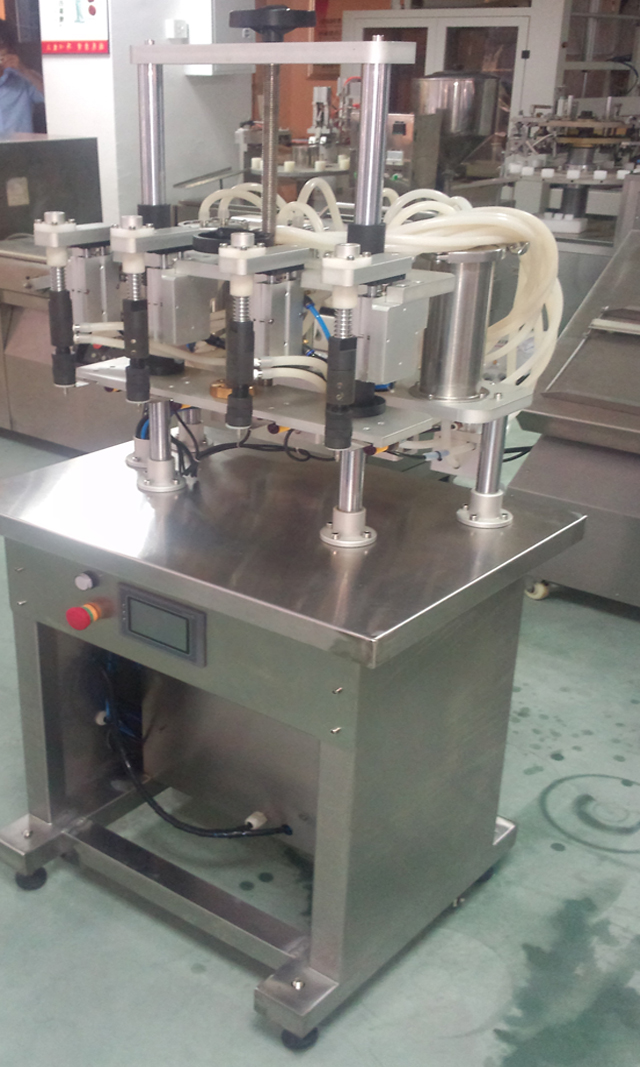 vacuum filler equipment for liquid.jpg