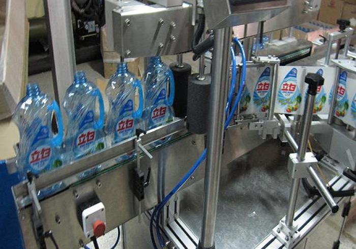 work flow of bottles labeling machine double sided.jpg