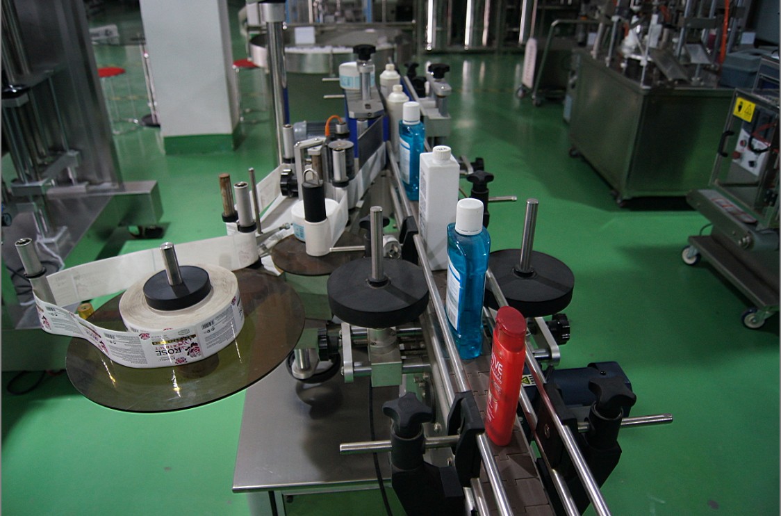 round bottle labeling equipment.jpg