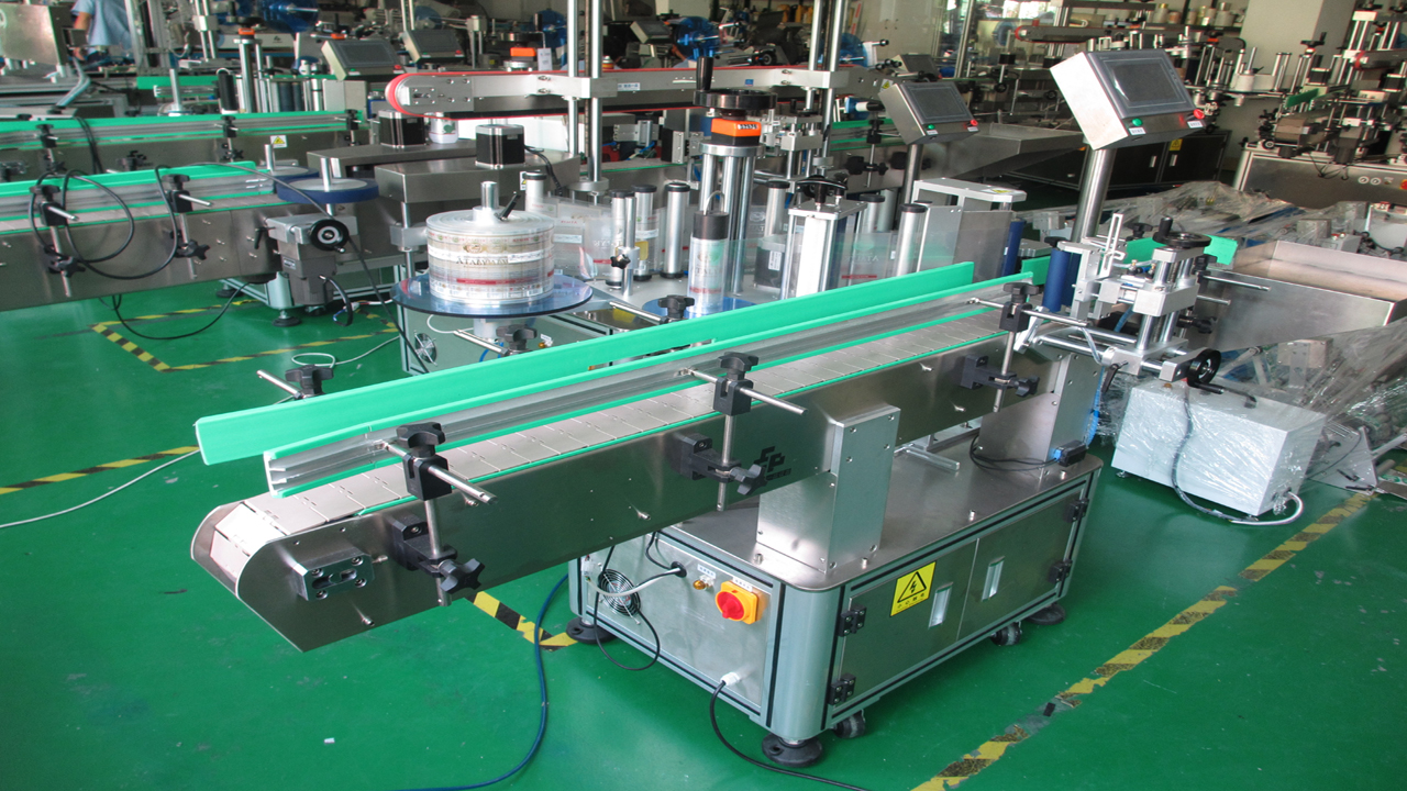 round bottle labeling equipment.jpg