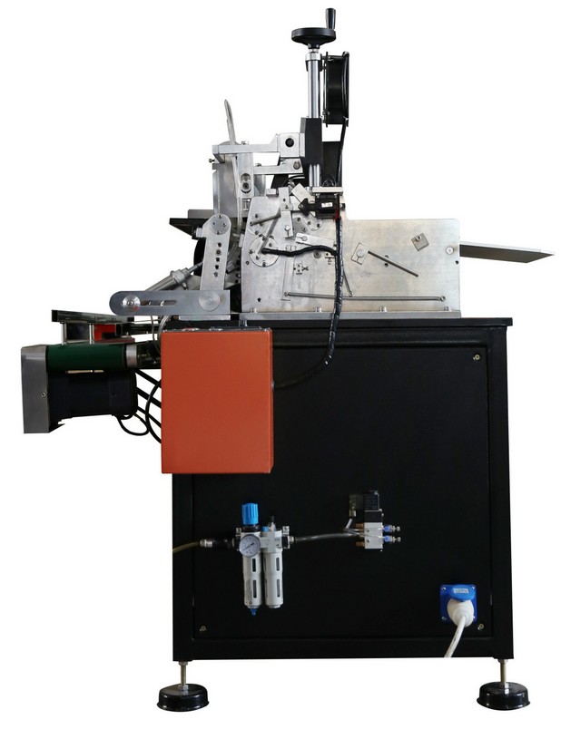 side shot for glue labeling machines.jpg