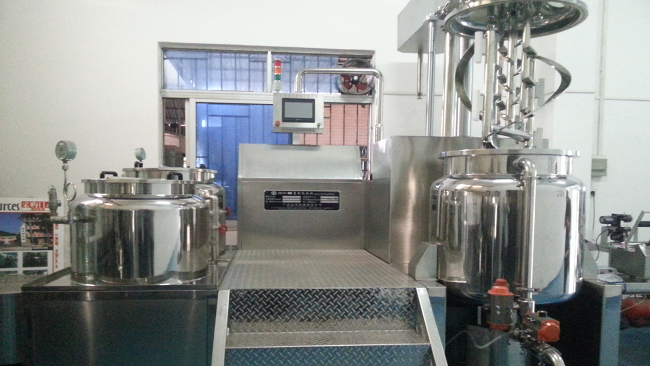 button controll vacuum mixing machine.jpg