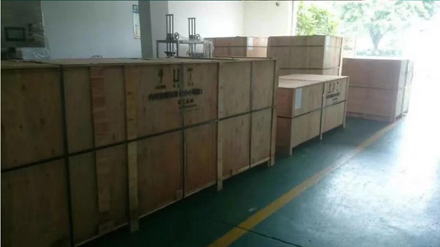 tea packing machin in wooden case.jpg