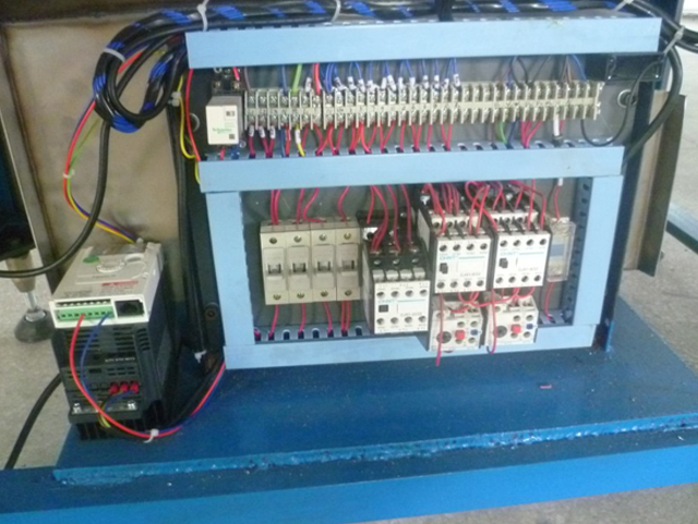 inside filling screw capping machine.jpg